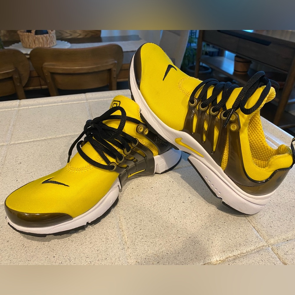 Nike Men's Yellow and Black Sneakers